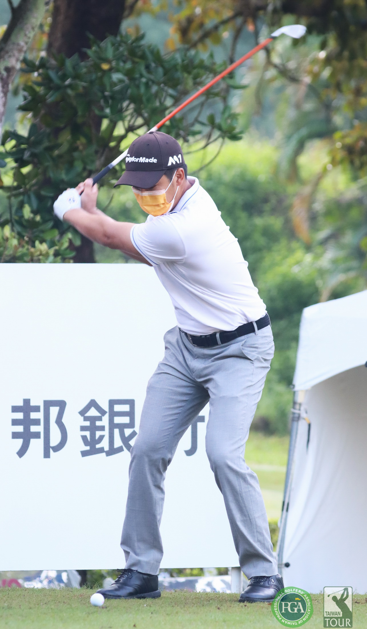 第一回合何祐誠67桿(-5)暫並列第三.(鍾豐榮攝影)IMG_0454